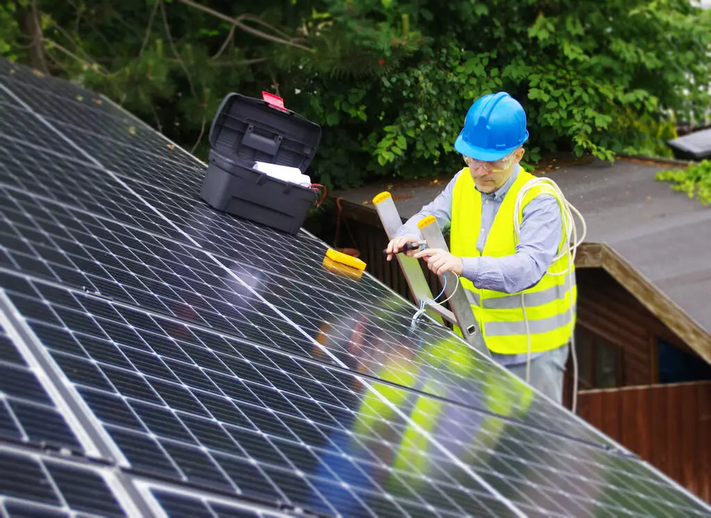 installation-commissioning-solar-panels-renewable